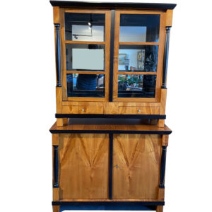 Aufsatz-Vitrinenschrank