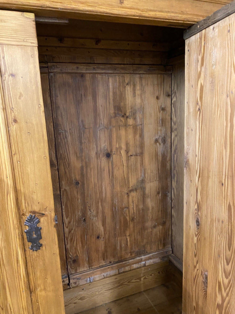 frankfurter-wellenschrank-nasenschrank-destique