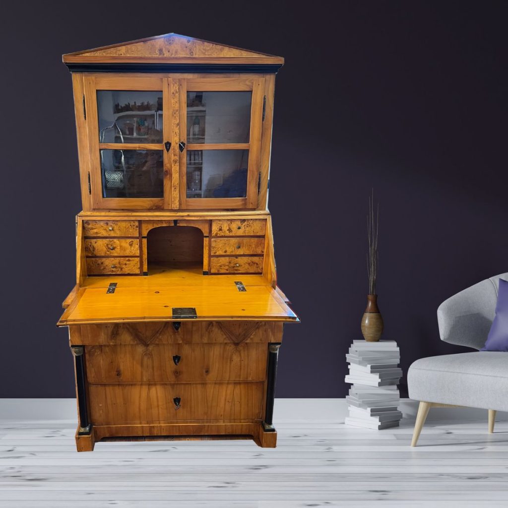 Vitrinenaufsatz-Sekretär aus dem Biedermeier