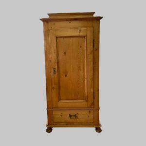 Kleiner Weichholzschrank